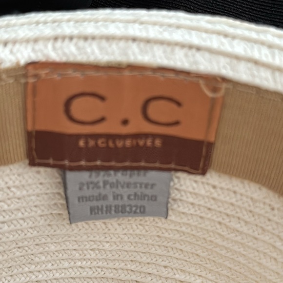 Beautiful designer off white and black ladies hat never worn. - Picture 4 of 6